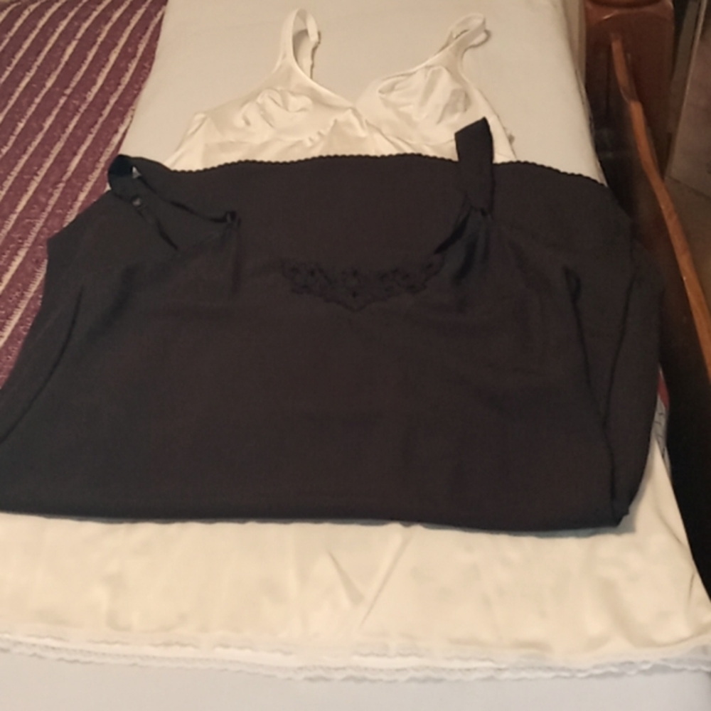 Bundle of 2, Like New, Sexy, Midi, Slips🦋🦋